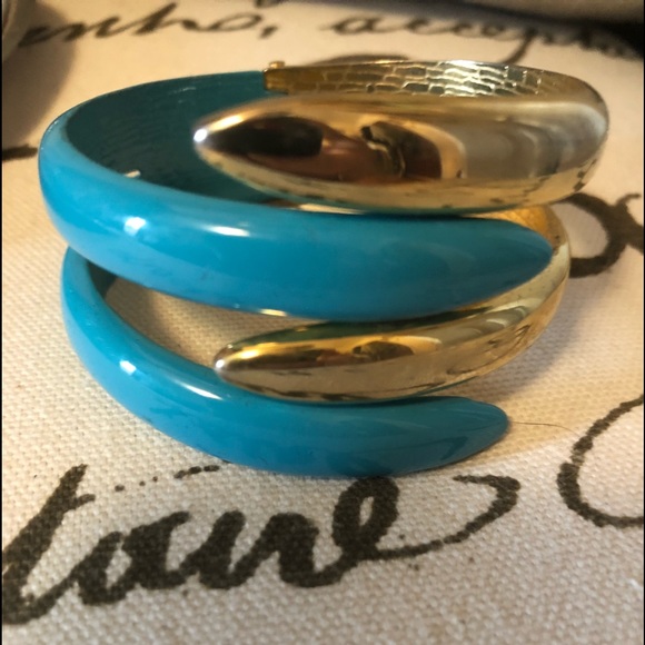 Vintage/retro cuff bracelet. TRENDY - Picture 1 of 4